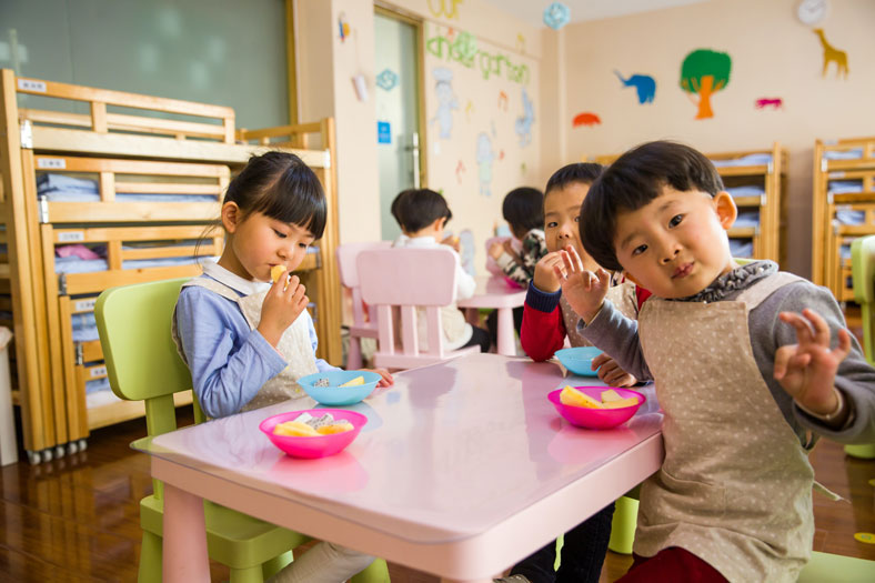 young children eating in school